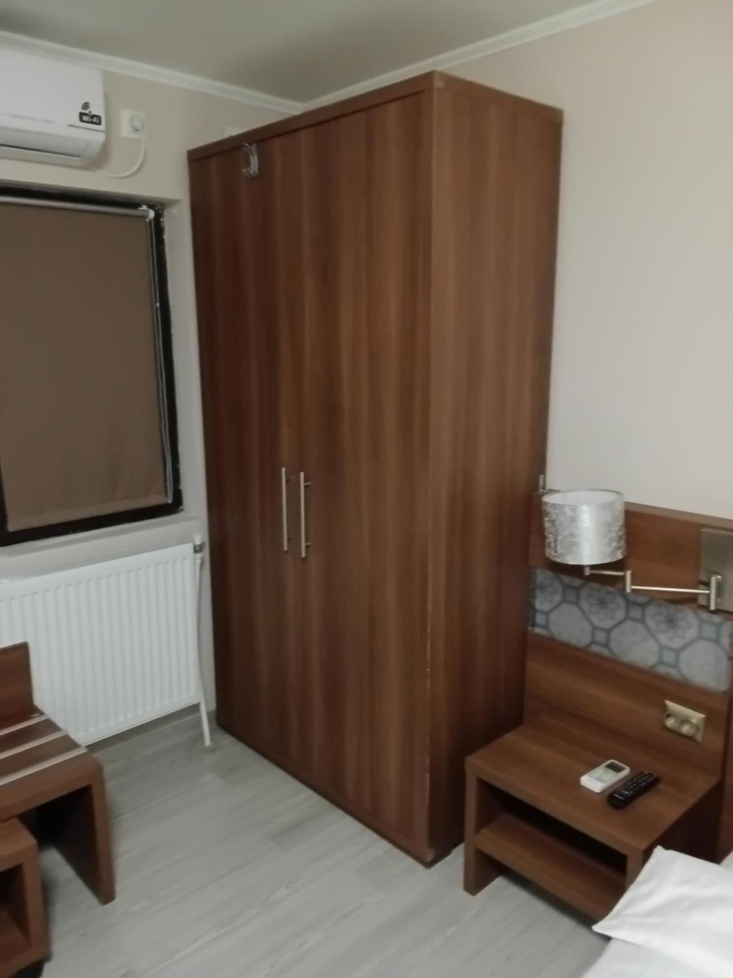 Aura'S West Accommodation Private Parking In Front Yard 布加勒斯特 外观 照片